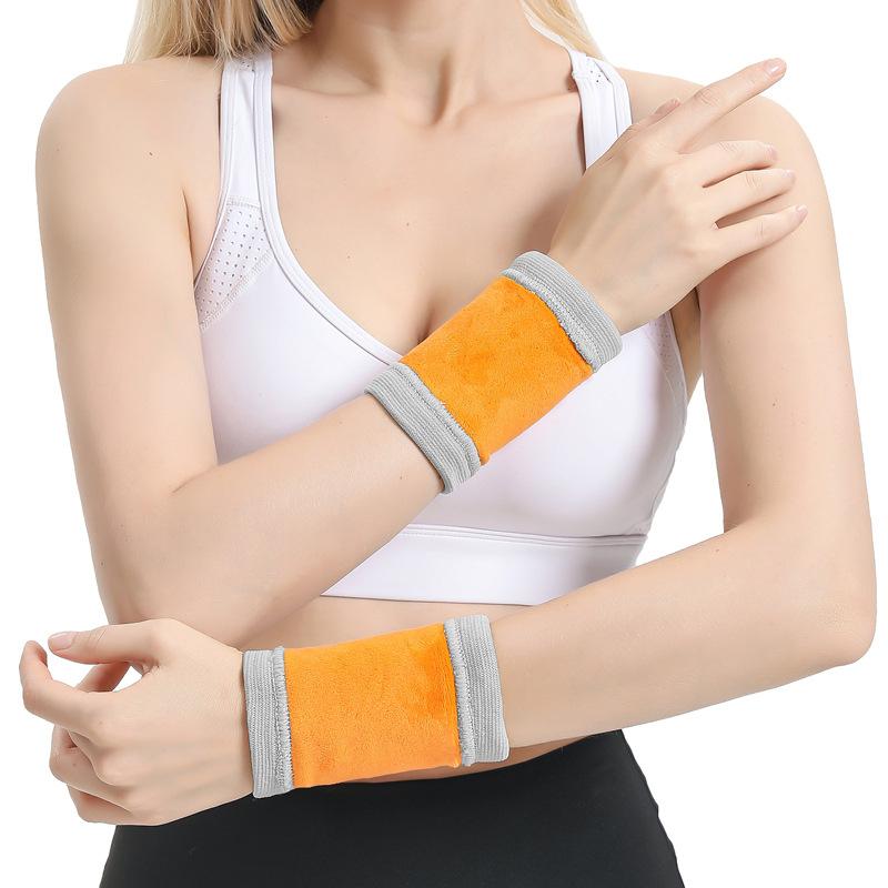 

Thickened Gold Velvet Knitted Wrist Guard Short Thermal Protection Wrist Joint Winter Cold Protection Tennis Basketball Outdoor Sports One size, one pack.