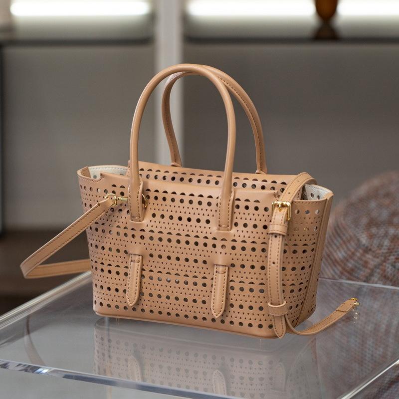 

2025 Новая женская сумка из натуральной кожи 20 см с полой резьбой, маленькая корзина, мини-ручная сумка на одно плечо, маленькая сумка Cross Border 20x15x10CM абрикосовый