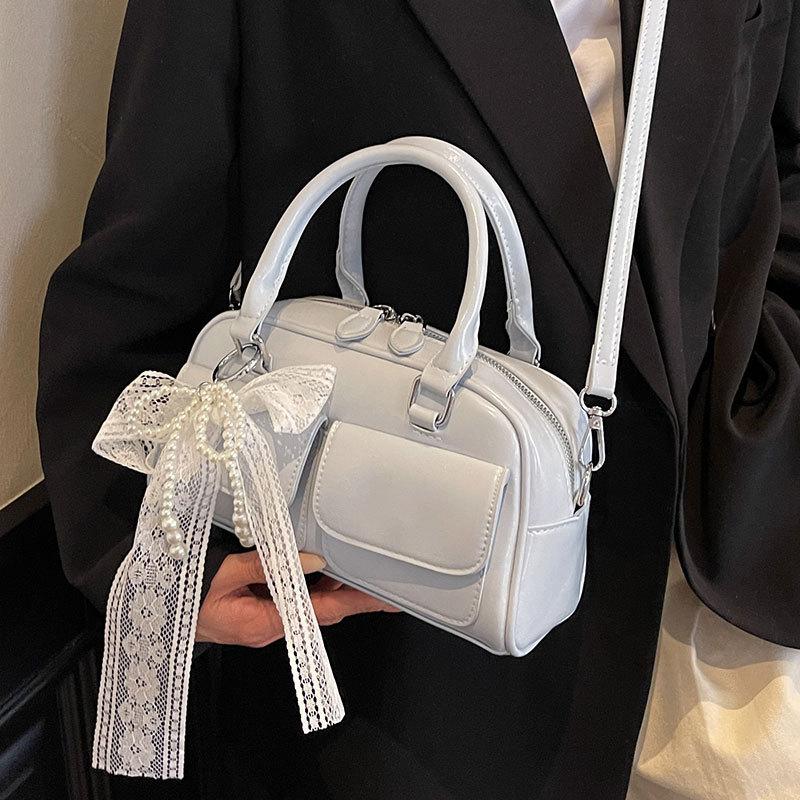 Korean version of the popular spring and summer dopamine simple portable Boston bag niche casual foreign style commuter messenger bag bag woman