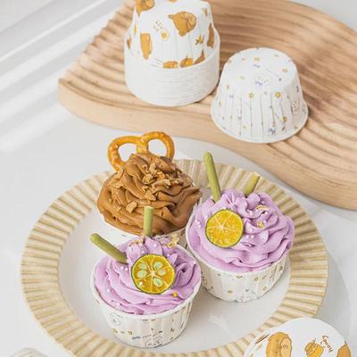 Papier-Cupcake-Form mit Cartoon-Motiv zum Neujahr – hitzebeständig, gewellter Rand zum Backen im Schlangenjahr