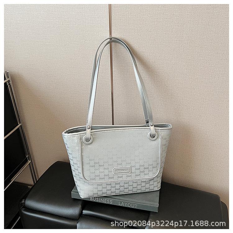 2025 new simple large capacity trend versatile fashion commuter women tote bag portable shoulder bag