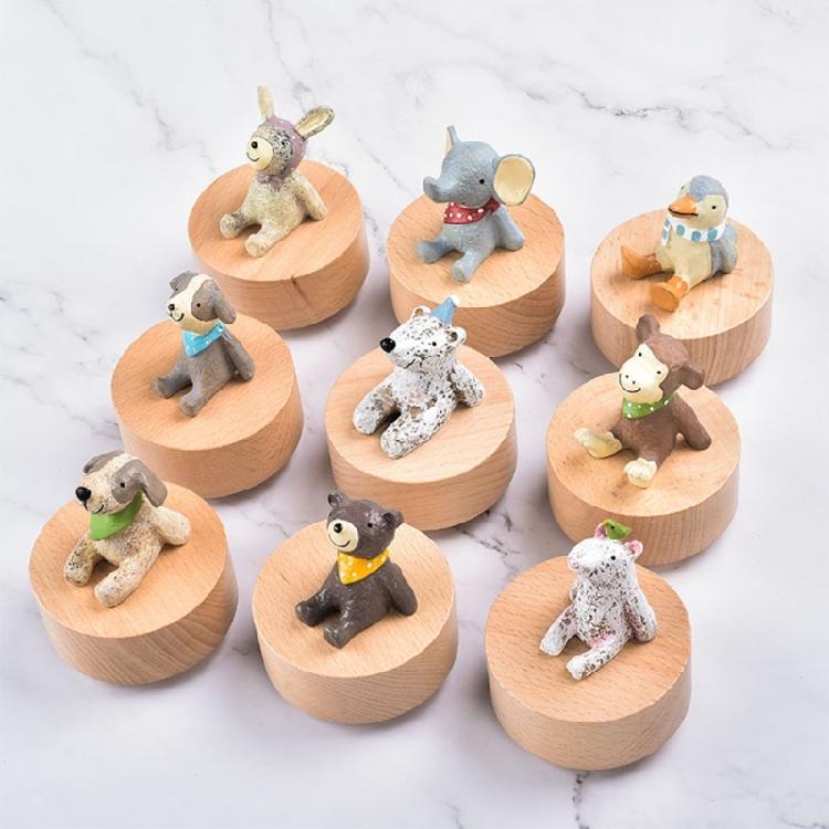 Wood Hand Crank Music Box Rotating Animal Figurine Musical Ornament for Enhancing Home Ambiances and Celebratory Gift