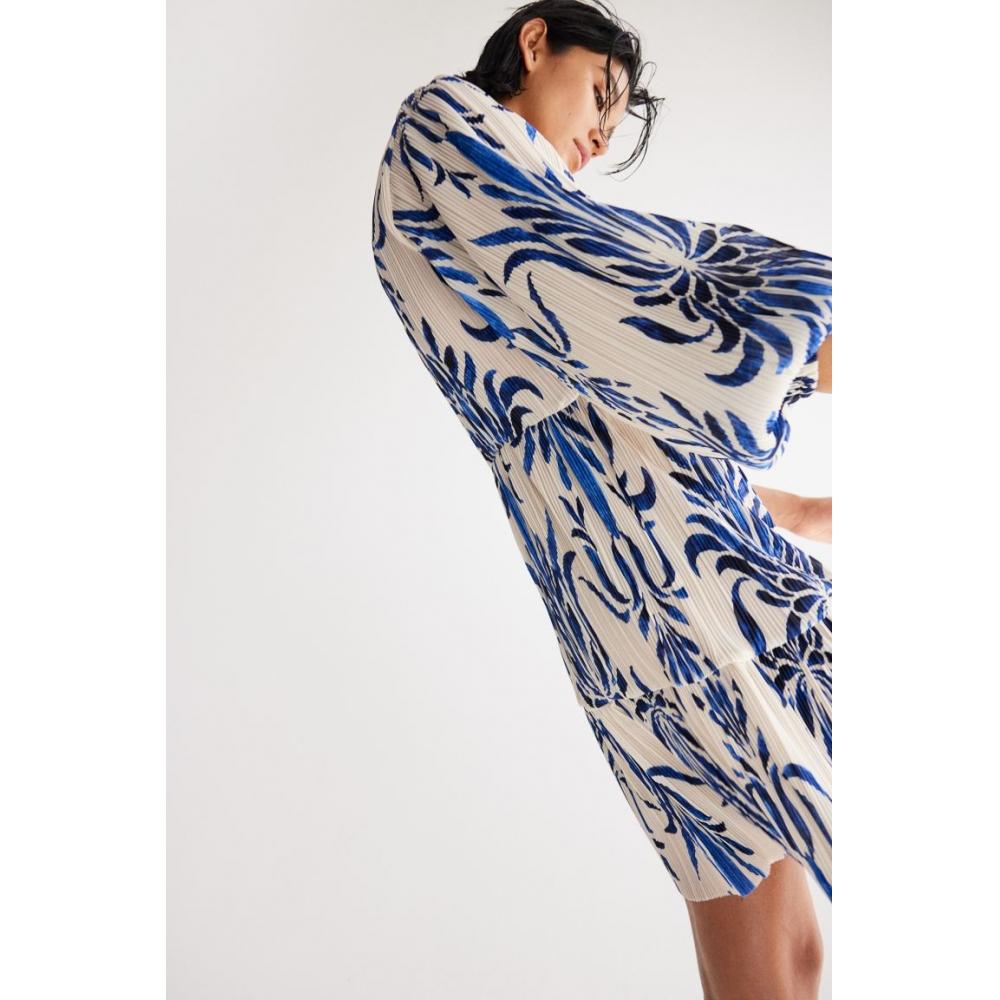 

Плиссированное платье HM Кремово-синее с узором