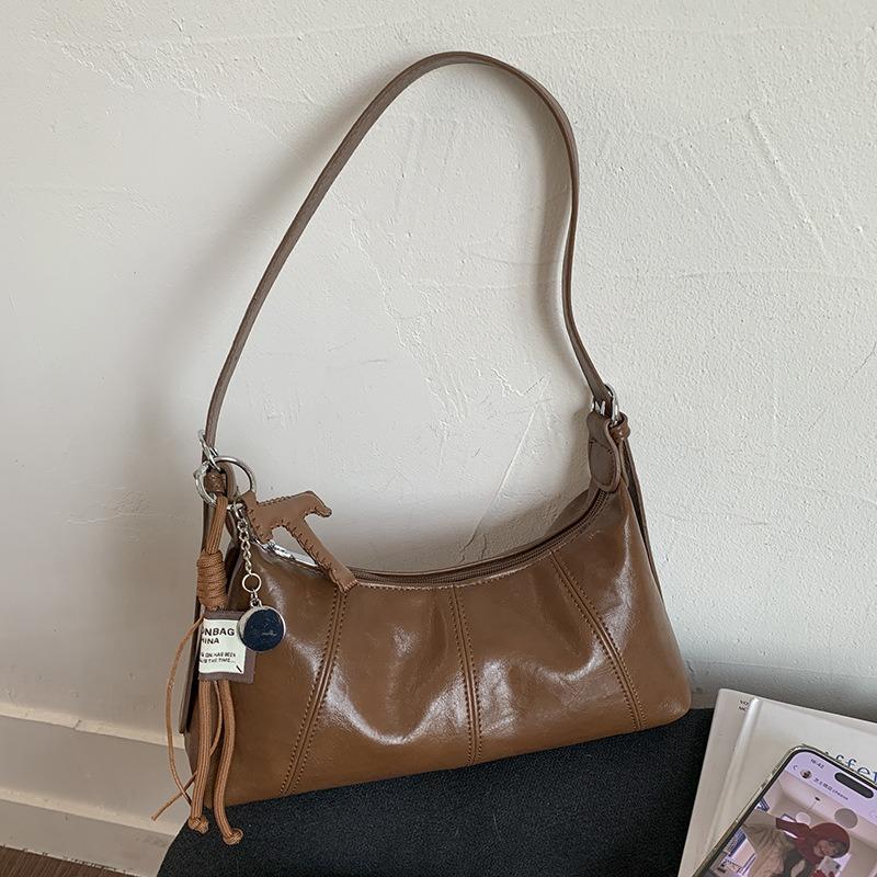 

Large capacity bag women s autumn new niche design retro shoulder messenger bag class commuter armpit bag коричневый