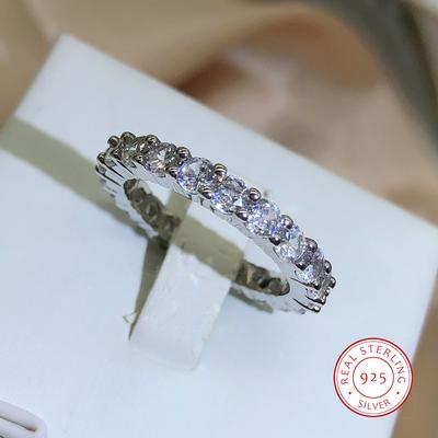 Nový módní prsten s jednořadým plným diamantovým osazením drápky pro ženy Puncovaný Bling Bling Kulatá zirkonie Párty Svatba Šperk Dárek