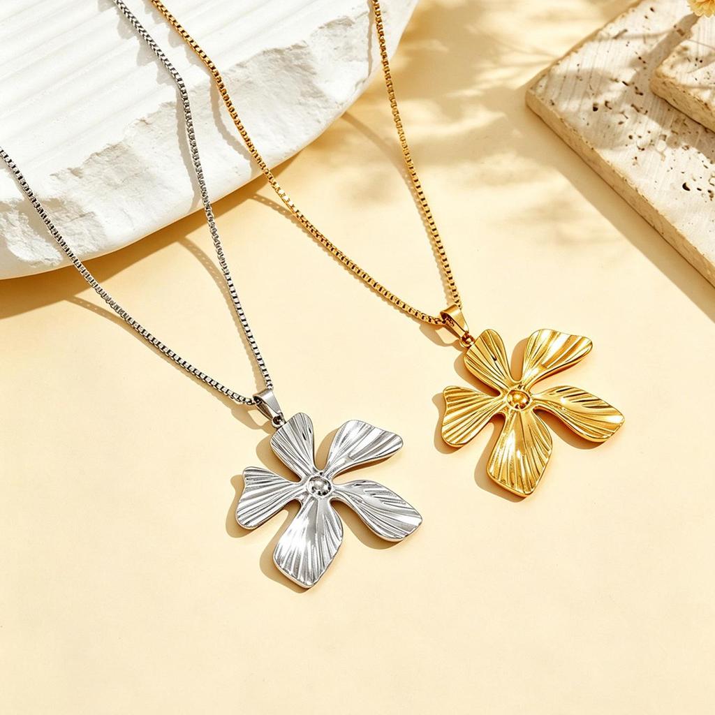 18K Gold Plated Stainless Steel Flower Pendant Necklace - Elegant Resort Style Clavicle Chain