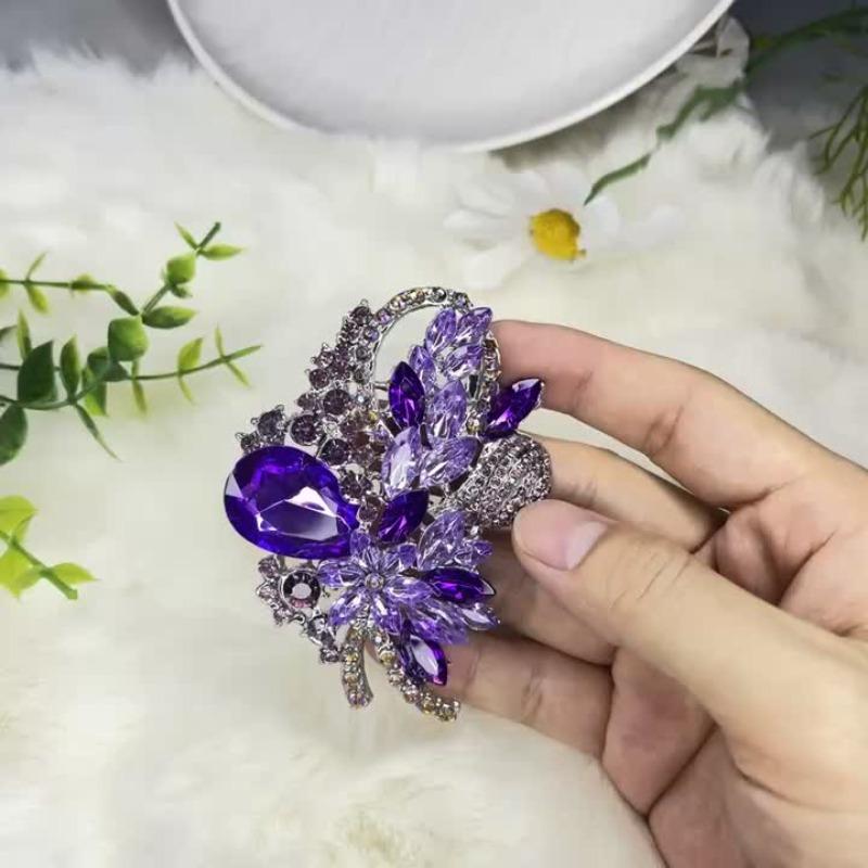 Elegant Vintage-Inspired Rhinestone Brooch Pin - Luxury Floral Design for Women's Suits & Coats, Shiny, Badges, Corsages