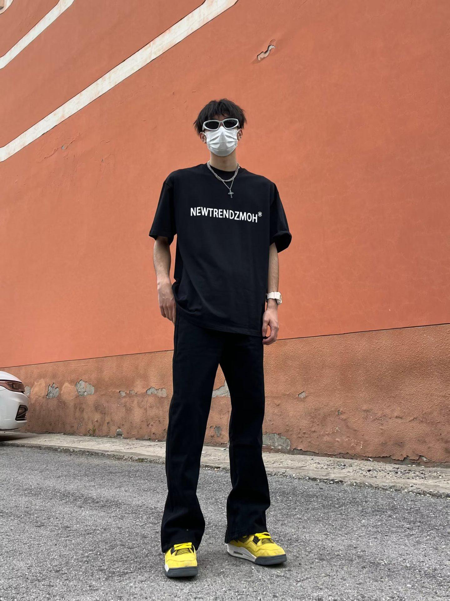 

Мужские модные ретро черные расклешенные зауженные джинсы с пуговичным разрезом Large чёрный