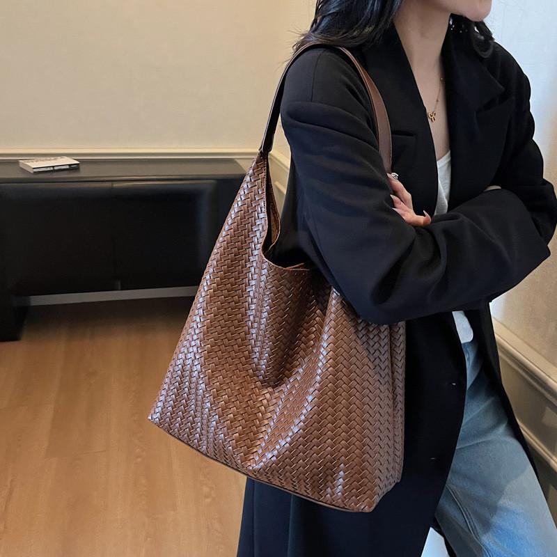 Pu Handheld Water Bucket Bag For Women With Woven Design And Large Capacity For Daily Use