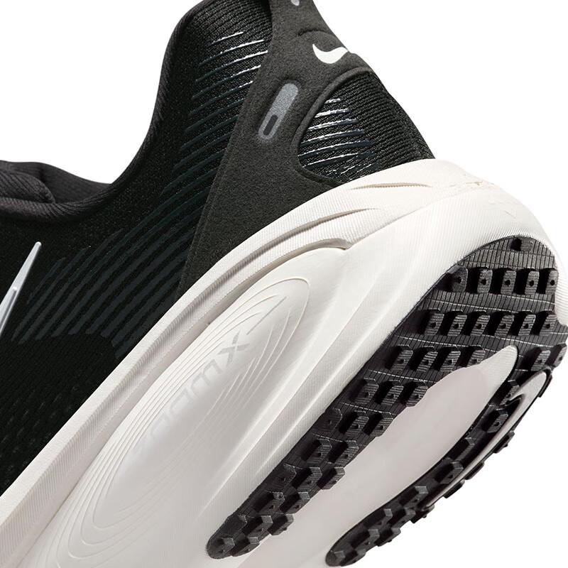 Nike Men's Vomero 18 Running Shoes
