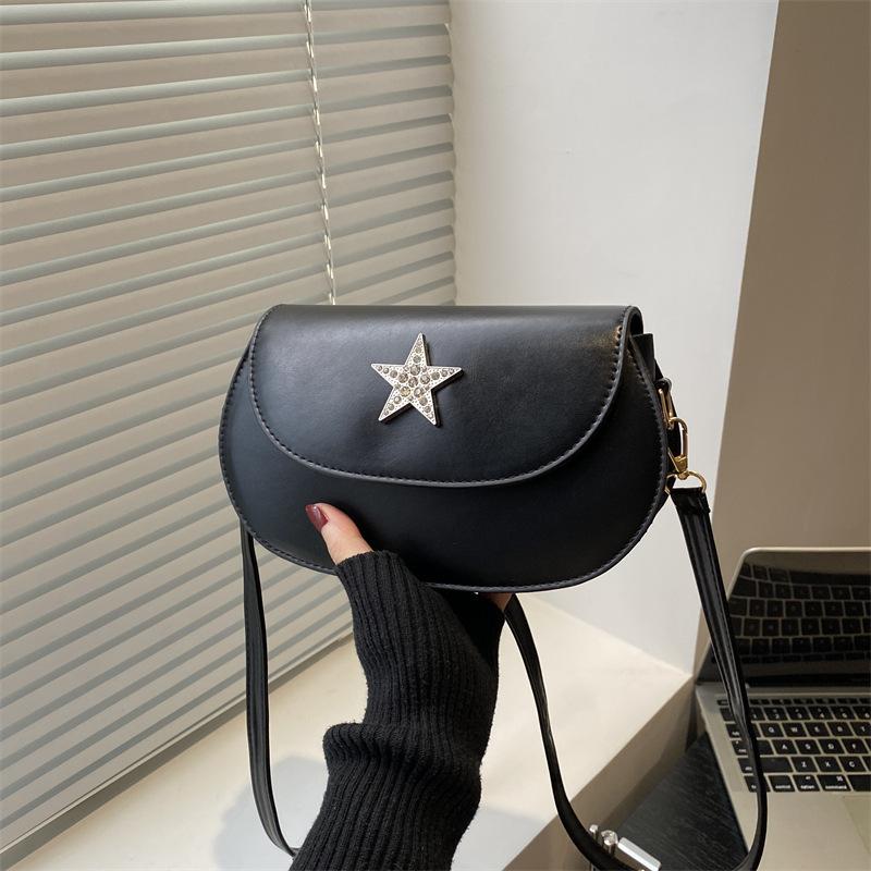 Korean version of casual fashion solid color shoulder bag women's new 2025 summer popular foreign texture niche messenger bag