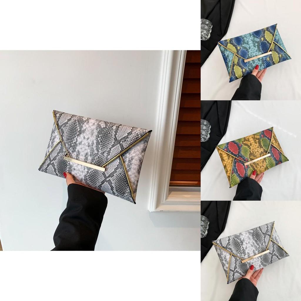 Stylish Women's Mobile Phone Bag Trendy Envelope Clutch With Color Block Design