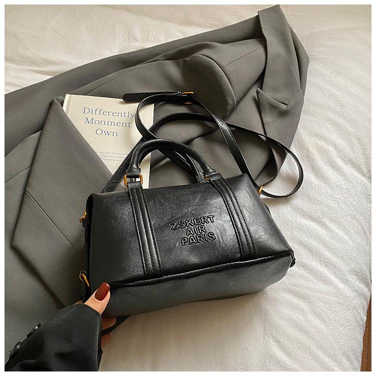 Premium retro Maillard brown small bag women's 2025 new fashion versatile messenger bag portable pillow bag