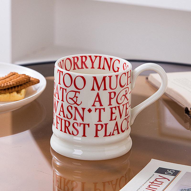 

Керамическая кружка с английским алфавитом, французская ретро чашка для кофе и воды, чувство дизайна, для офиса, гостиной, для завтрака для девочек, чашка для воды 410ml