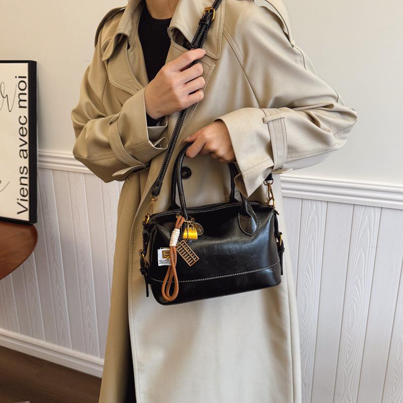 2025 Autumn and Winter New Women's Bags Niche Retro Handbags Versatile Pillow Bags Medieval High-end Shoulder Messenger Bags