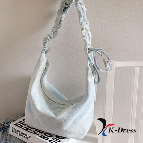 

Вінтажна полотняна сумка через плече з гофрованими стрічками та півмісяць (1 колір) 47x25x7cm небо синє кольору