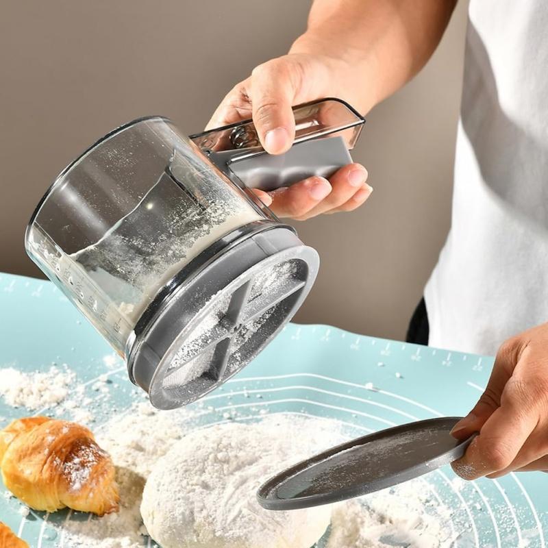 1 Stück Küchenmehl-Sieb Handheld Halbautomatisch Zucker-Sieb Puder-Streuer Griff Messbecher Backwerkzeug Backküchenwerkzeuge