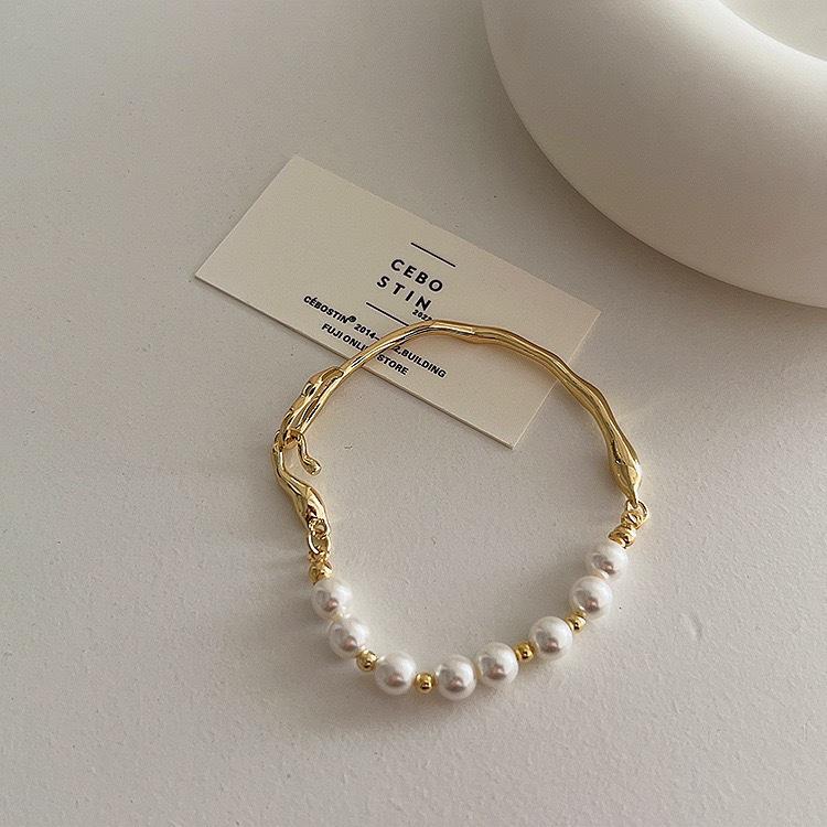 Retro Irregular Metal Pearl Bracelet - Women's Fashionable, Versatile Bangle