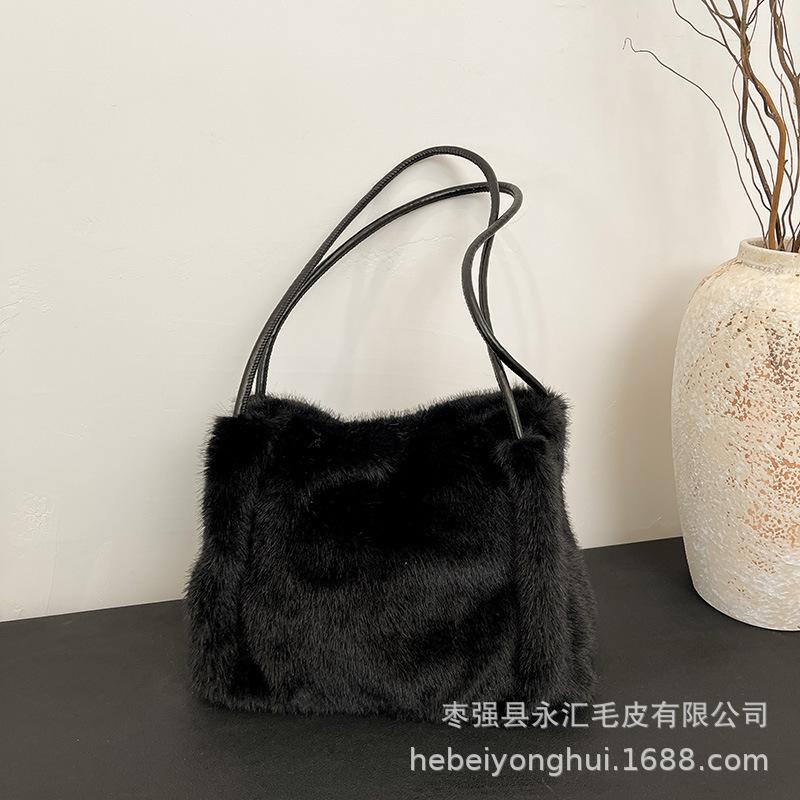 Autumn and Winter New Plush Bucket Bag Women's High-end Texture Niche Design Commuter Handbag