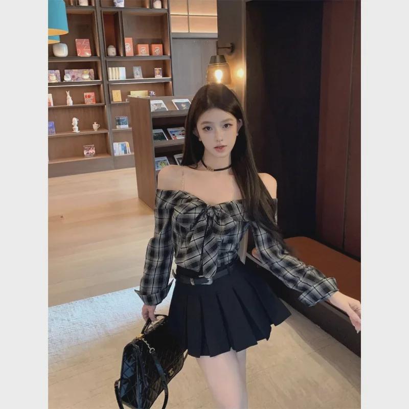 

Модный комплект 2024 года: рубашка на одно плечо с бантом в клетку и плиссированная юбка на шнуровке L