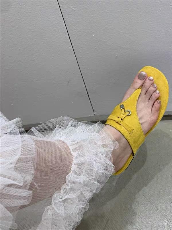 2025 new high-end LP summer retro sheep king leather thin strap flat-soled slippers shoes women's toe lock pendant flip-flops