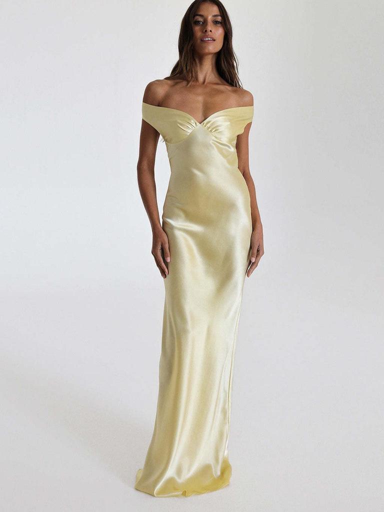 Elegante abito da sera europeo a sirena in raso con spalle scoperte, collezione 2025.