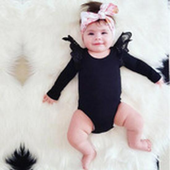 INS Baby Tattoo Strampler: Stilvoller Neugeborenen-Strampler mit Dreiecksschnitt im Schritt