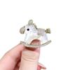 Elegante Strass-Emaille-Brosche zum Jahr des Pferdes - Stilvolles und vielseitiges Modeaccessoire