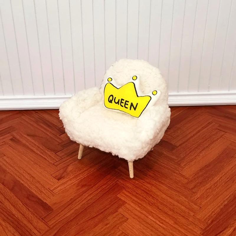 

1:12 кукольных миниатюрных диванов-кресел, мягкий односпальный диван, двухместный диван с подушкой, модные игрушки, кукольная мебель для дома, декоративная игрушка as the picture