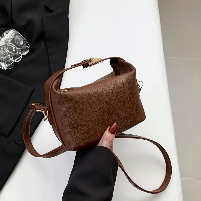 Stylish 2023 Winter Korean Fashion Handbag Elegant Pu Leather Shoulder Bag With Zipper