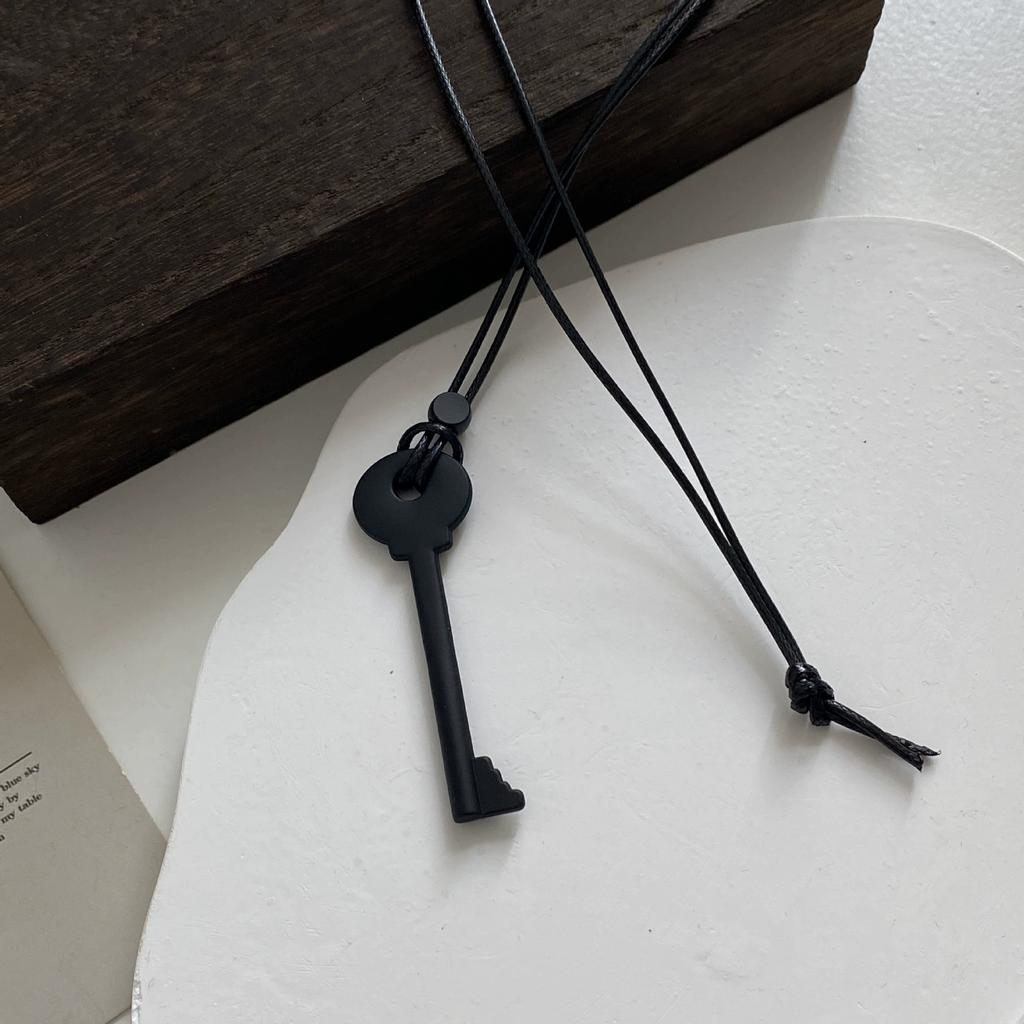 Metal Key Shaped Pendant Necklace For Women Girls Simple Long Wax Rope Sweater Chain Fashion Accessory New Gifts