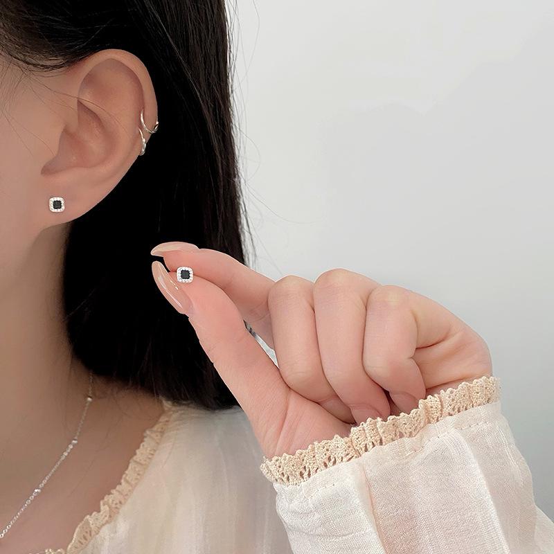 Einfache quadratische Ohrstecker mit Diamanten für Damen Leichter Luxus Kleiner Duft Geometrisch und hochwertig