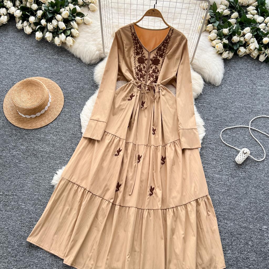 Vintage Western Style Embroidered V-neck Strap Up Waist Long Sleeve Dress for Women French Elegant Grand Swing Long Dress