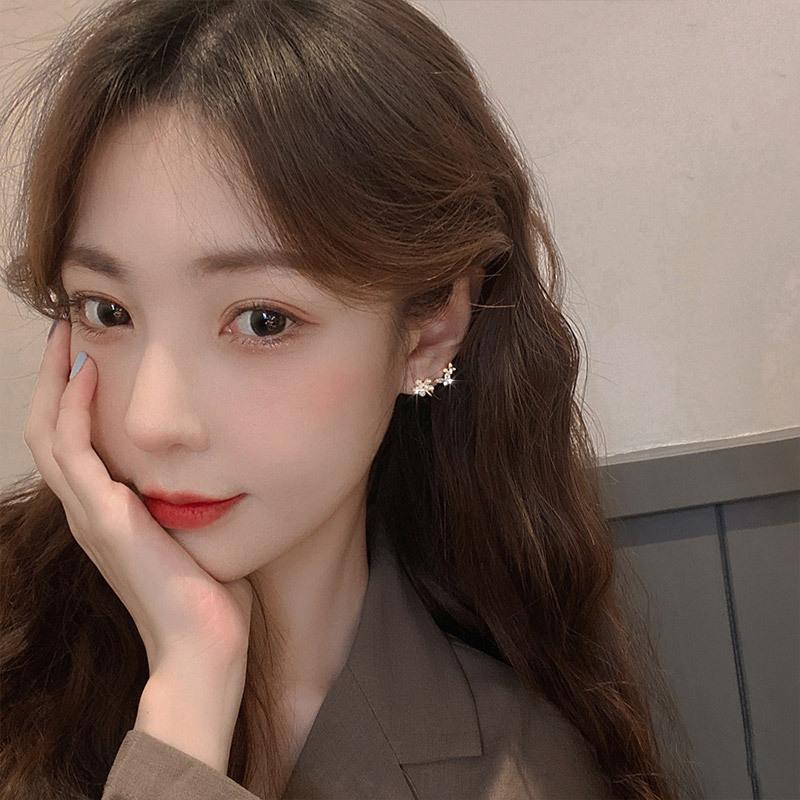 Butterfly Flower Temperament Earrings for Women In Summer New Trendy Light Luxury Niche Design High-end