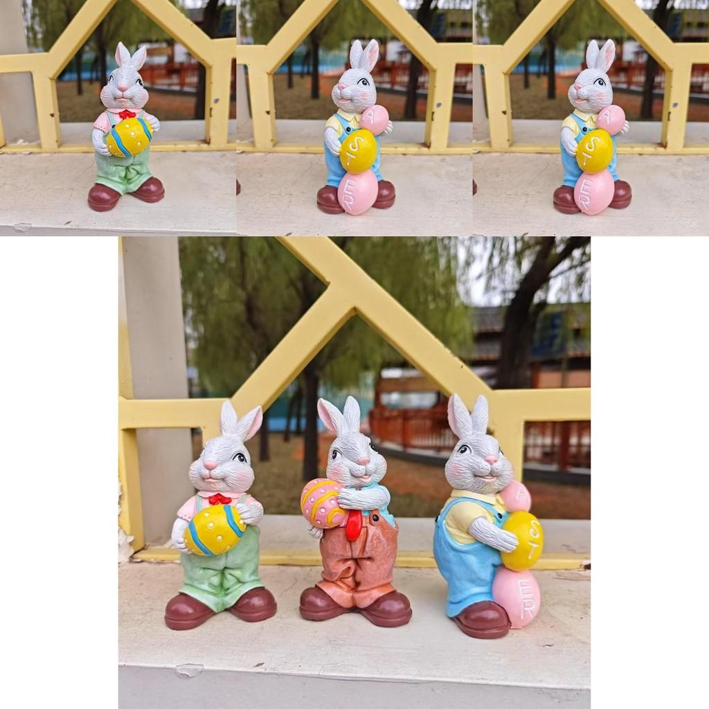 Bunte Osterhasenfigur mit Eiermotiv, perfekt für die Dekoration von Haus und Garten