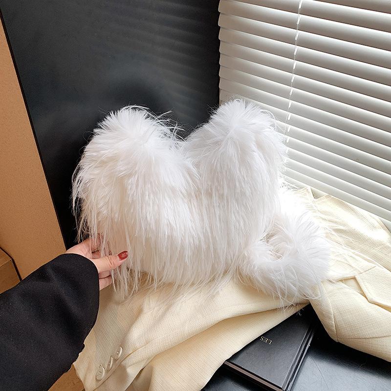 

Love bag 2025 autumn and winter new trendy plush Mori sweet shoulder bag love lazy wind underarm plush bag белый