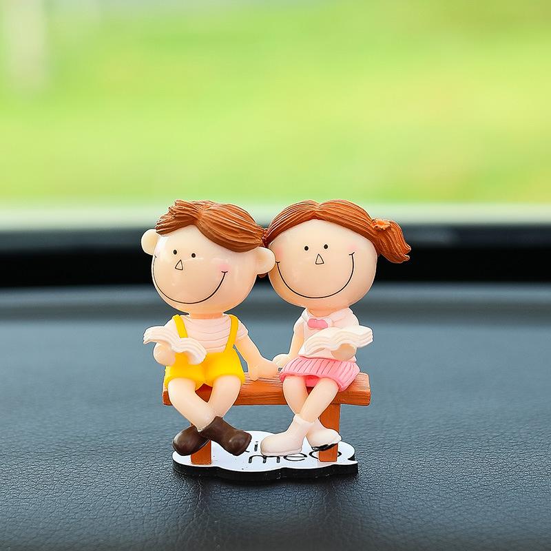 Internet-famous Car Ornaments Interior Decorations for Cars Cute Kissing Couple Dolls Decorative Ornaments for Electric Vehicles