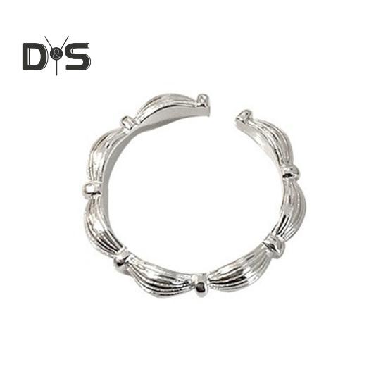 

Женское кольцо-открытие, регулируемый размер, серебряный цвет, полированный сплав, текстурированное повседневное кольцо на палец, женские украшения для клуба, вечеринки, фестиваля A