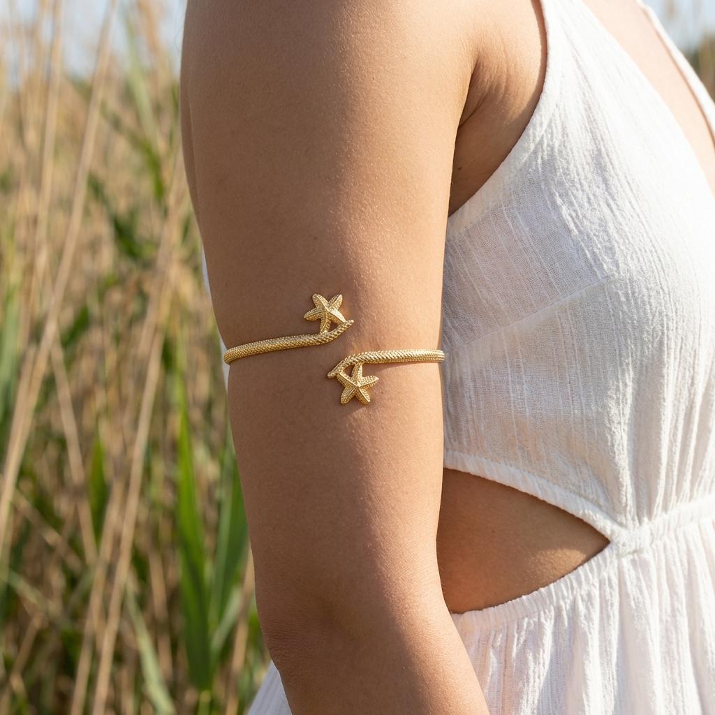 Strukturierte Goldfarbene Seestern Oberarmmanschette Armband für Damen Vintage Punk Muschel Krabbe Offenes Armband Sommer Ästhetik Schmuck