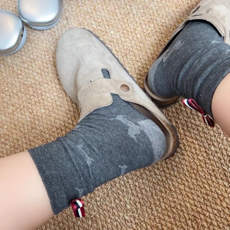 Ladies Fall Fashion New New Embroidered Puppy Bow Mid Tube Socks