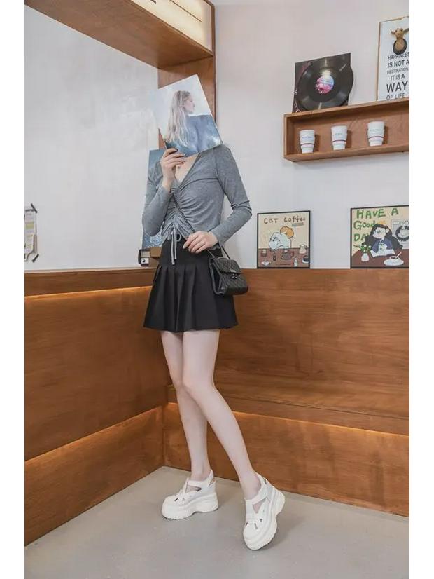 Roman-Style Women's Semi-Hollow Leather Sandals with Hidden Heel, Platform Thick Sole, Closed Toe, Outdoor Wear for Petite Women.