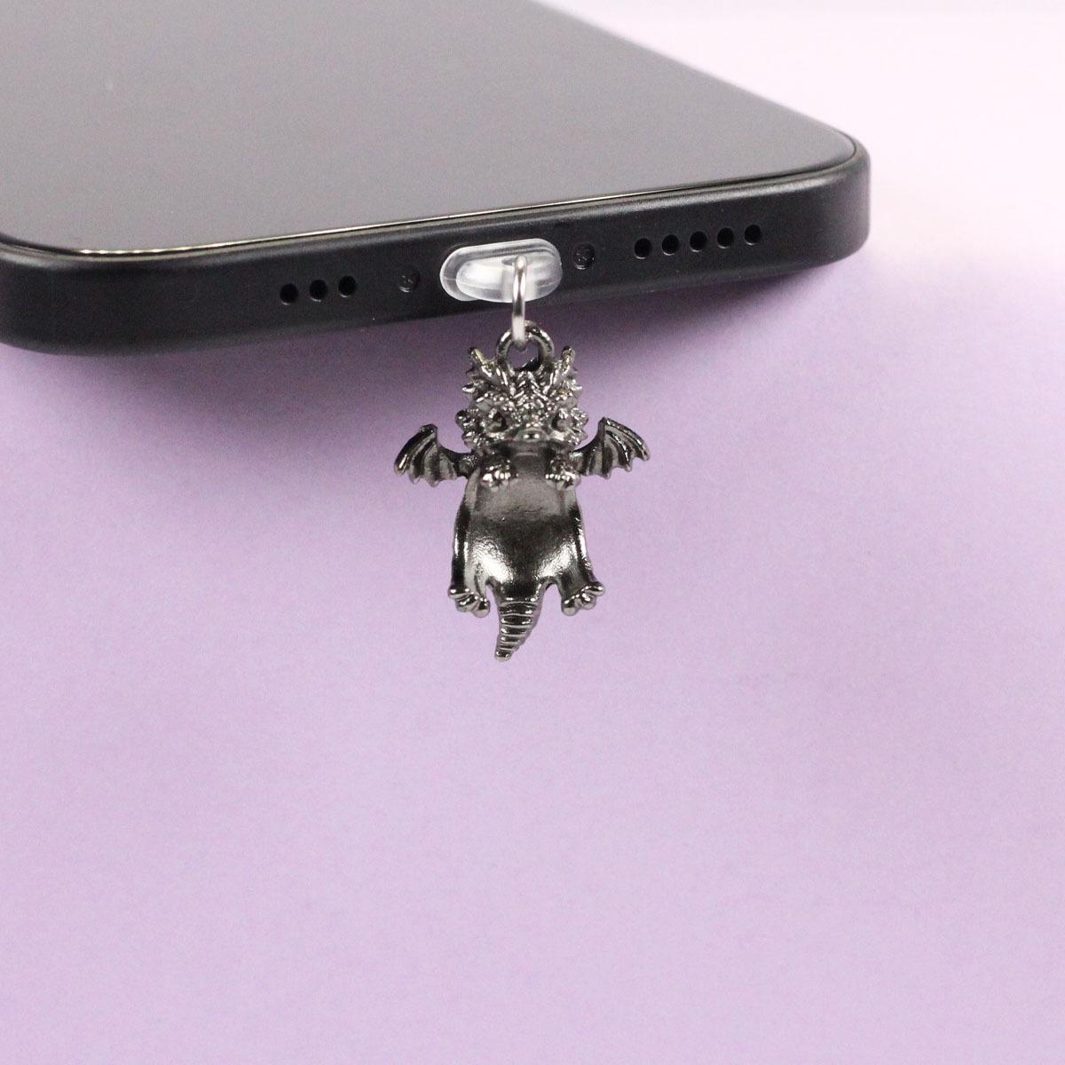 

Пылезащитная заглушка для мобильного телефона цвета глубокий серебристый с маленькой подвеской в виде летающего дракона и украшением, подходит для интерфейса iPhone Type-C, сувенир For Type-C