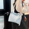 Nouveau sac à bandoulière foulard en soie doux, sac fourre-tout tendance sous le bras style Sen Moe pour femme, sac seau en jean pour femme