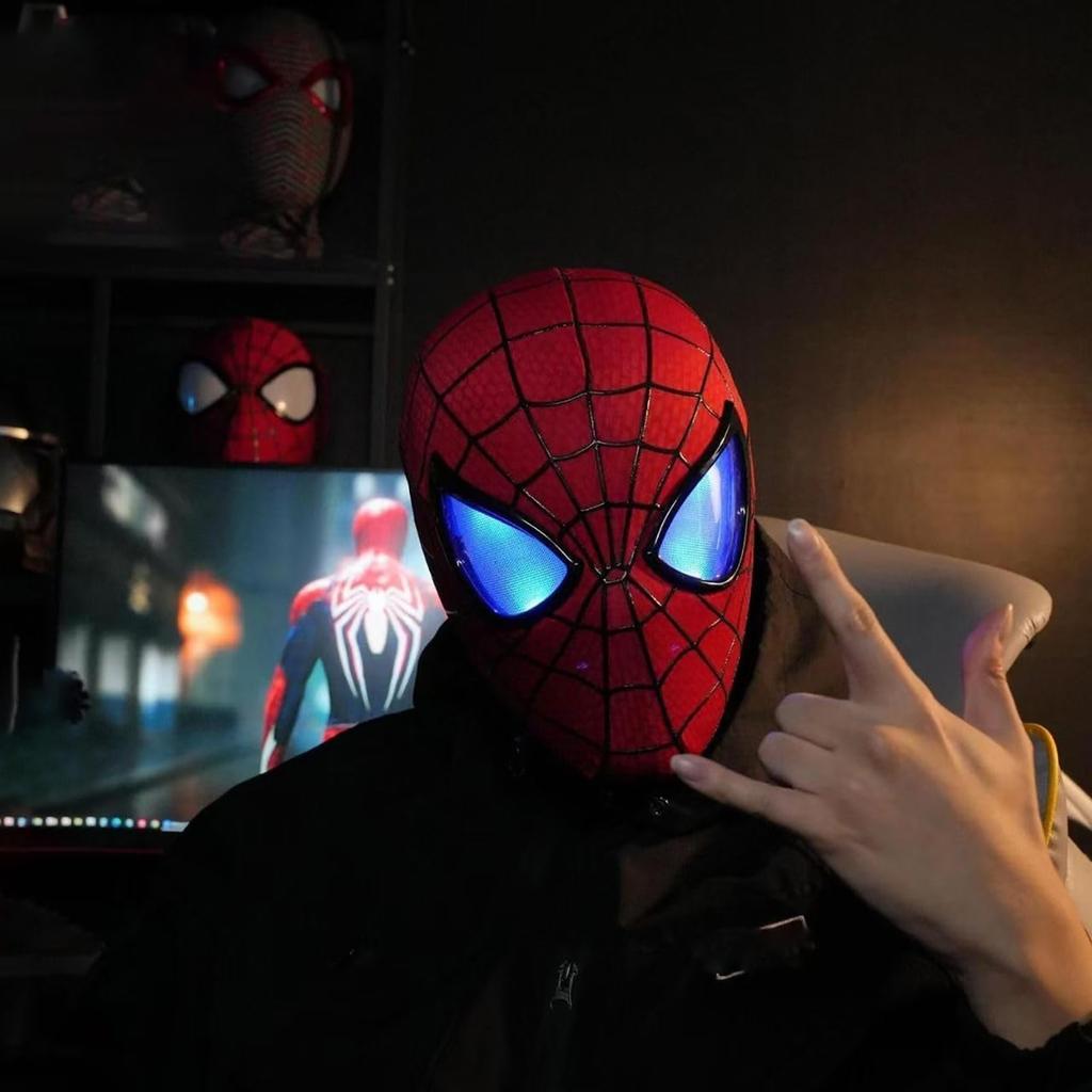 COS Periférna pokrývka hlavy Prilba Tvárová maska ​​žiariace Oči Pohyblivé