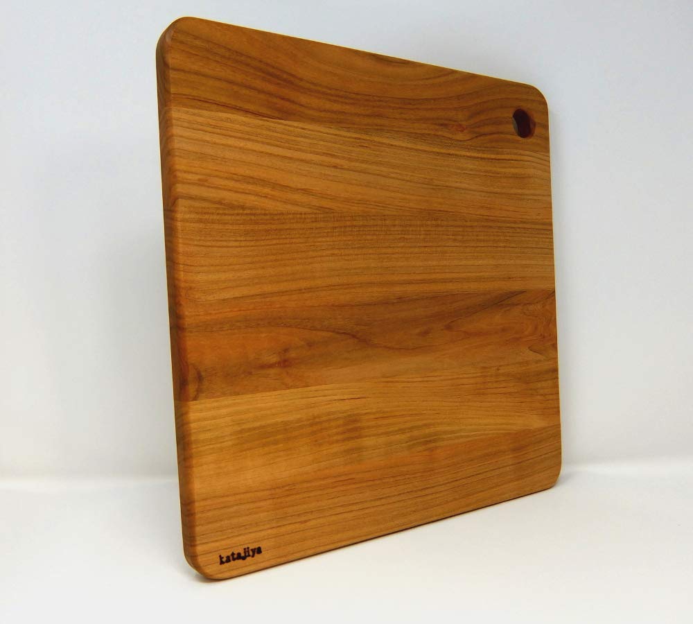 Katajiya Wooden Cutting Board, Made in Japan from Solid Yamazakura Wood, Small Size [250 x 250mm, Thickness 15mm]