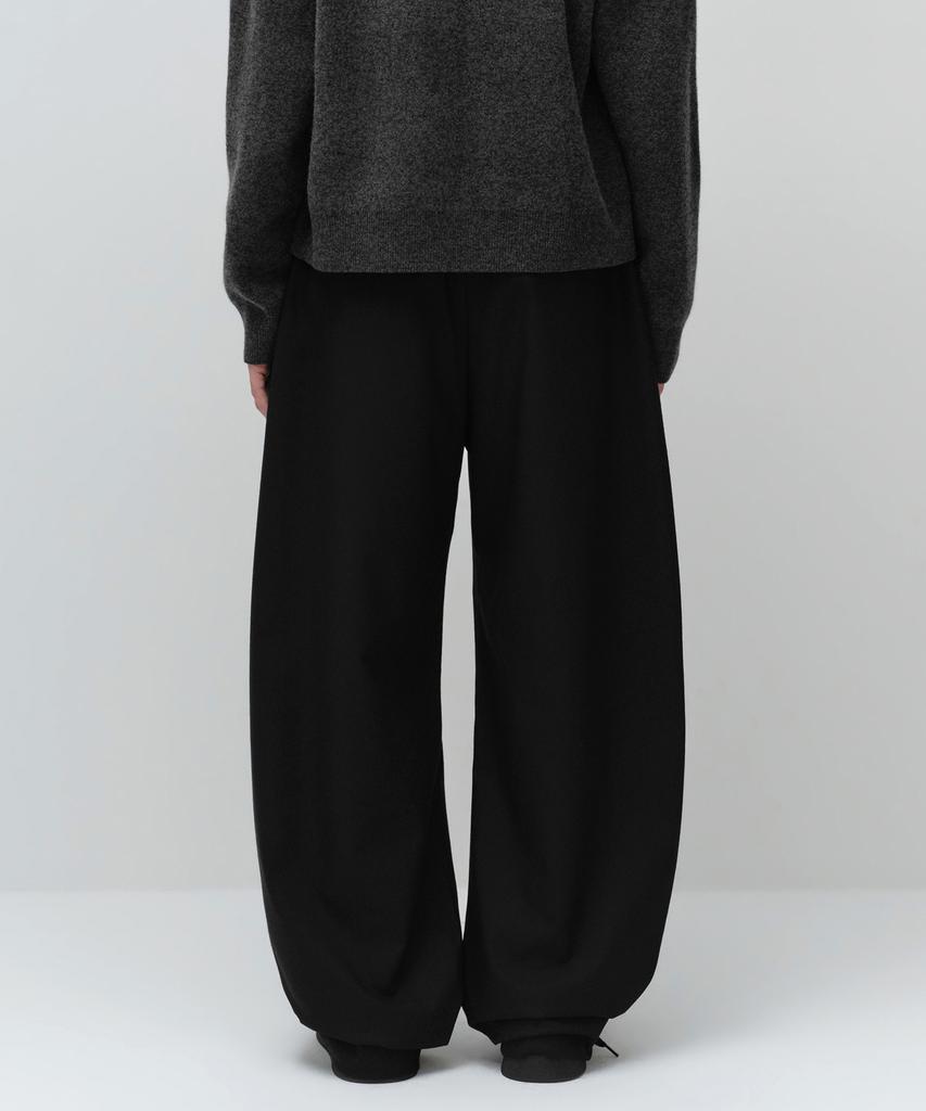 MUSINSA STANDARD Whipcord Curved Hidden Banding Slacks [Black]