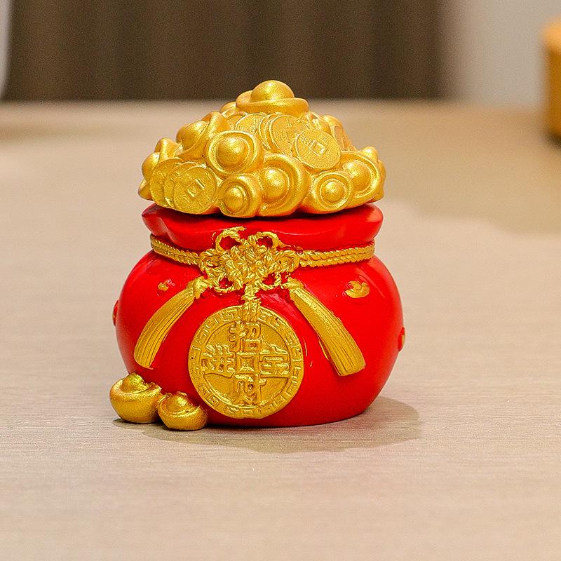 Handmade Resin Lucky Cat Figurine: Cute Desk Decoration and Creative Office Gift 2025