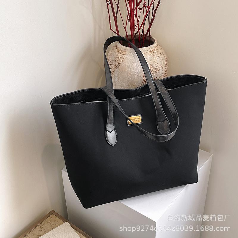 

Manufacturer simple big bag women 2025 new trendy fashion commuter big bag large capacity retro tote big bag чорний
