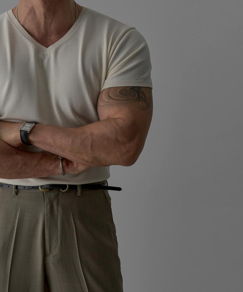 Baulopeulodeogteu V-Neck Muscle Short Sleeve Knit [Ivory]