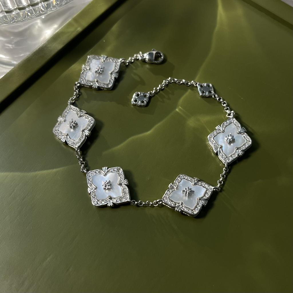 Buchi Wind Window Grilles Four-Leaf Clover Natural White Fritillary Necklace Bracelet Set Light Luxury Cold Wind Live Broadcast Special